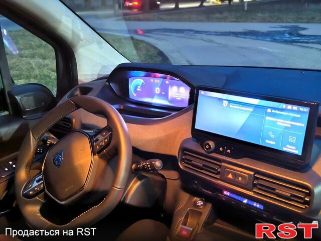 Синий Пежо Rifter, объемом двигателя 1.5 л и пробегом 3 тыс. км за 30000 $, фото 9 на Automoto.ua