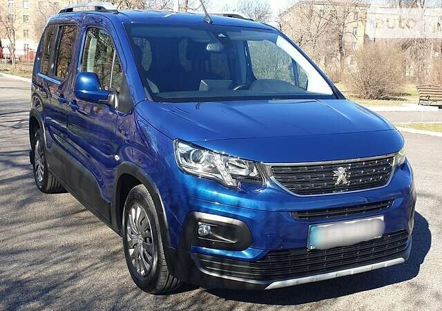 Синій Пежо Rifter, об'ємом двигуна 1.6 л та пробігом 47 тис. км за 18750 $, фото 22 на Automoto.ua