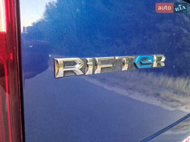 Синий Пежо Rifter, объемом двигателя 0 л и пробегом 23 тыс. км за 21000 $, фото 3 на Automoto.ua