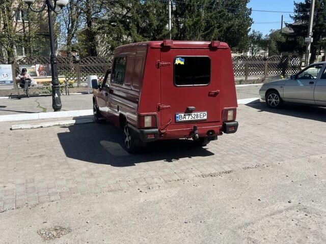 Красный Пежо Traveller, объемом двигателя 1.6 л и пробегом 180 тыс. км за 2000 $, фото 6 на Automoto.ua