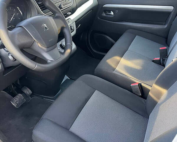 Сірий Пежо Traveller, об'ємом двигуна 2 л та пробігом 270 тис. км за 21700 $, фото 1 на Automoto.ua