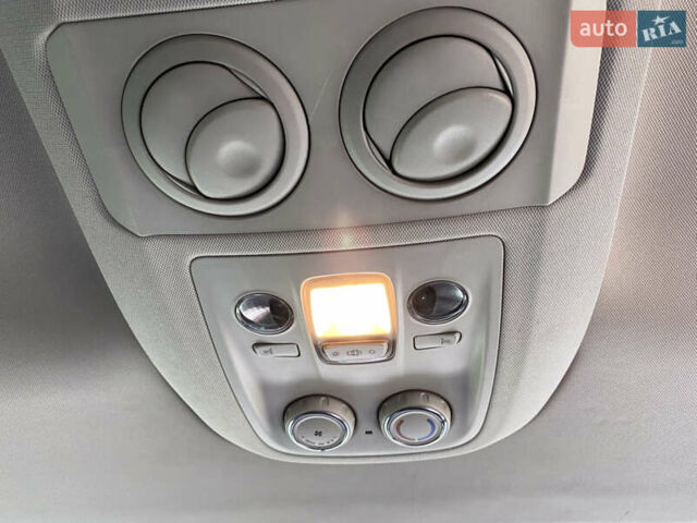 Сірий Пежо Traveller, об'ємом двигуна 2 л та пробігом 270 тис. км за 21700 $, фото 10 на Automoto.ua