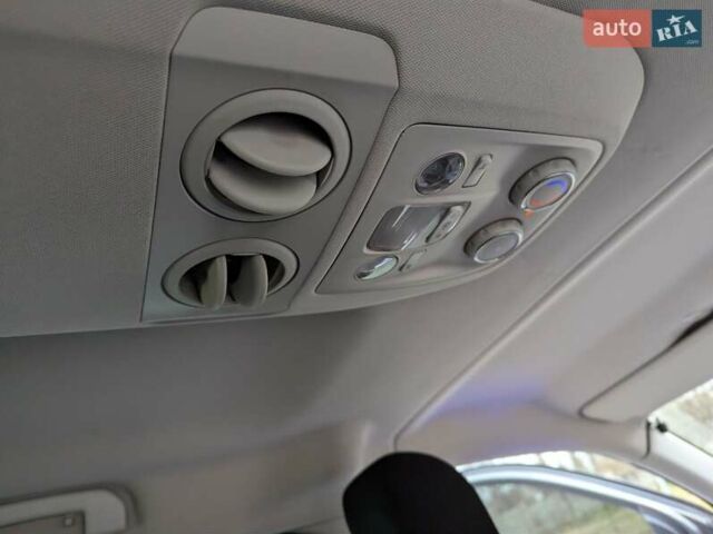 Серый Пежо Traveller, объемом двигателя 2 л и пробегом 190 тыс. км за 20999 $, фото 6 на Automoto.ua