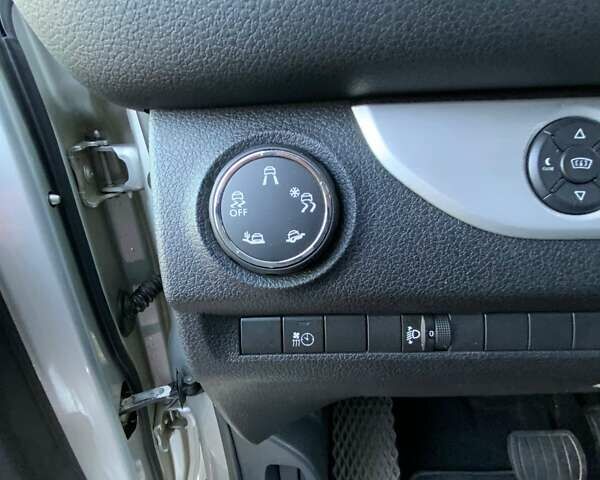 Сірий Пежо Traveller, об'ємом двигуна 2 л та пробігом 110 тис. км за 29900 $, фото 14 на Automoto.ua