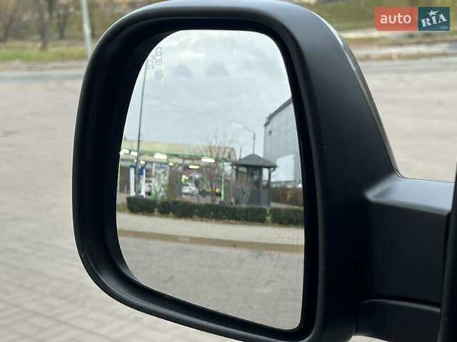 Серый Пежо Traveller, объемом двигателя 2 л и пробегом 75 тыс. км за 34500 $, фото 35 на Automoto.ua