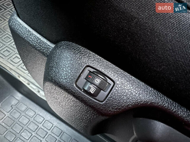 Серый Пежо Traveller, объемом двигателя 2 л и пробегом 75 тыс. км за 34500 $, фото 31 на Automoto.ua