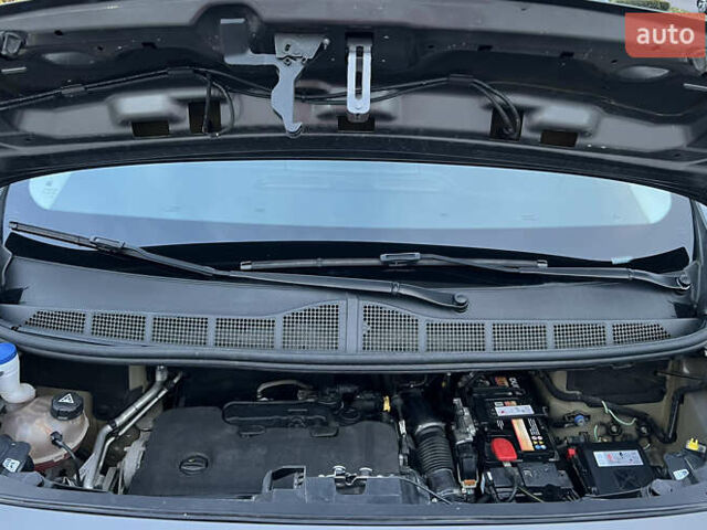 Серый Пежо Traveller, объемом двигателя 2 л и пробегом 75 тыс. км за 34500 $, фото 37 на Automoto.ua