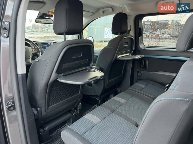 Серый Пежо Traveller, объемом двигателя 2 л и пробегом 75 тыс. км за 34500 $, фото 18 на Automoto.ua