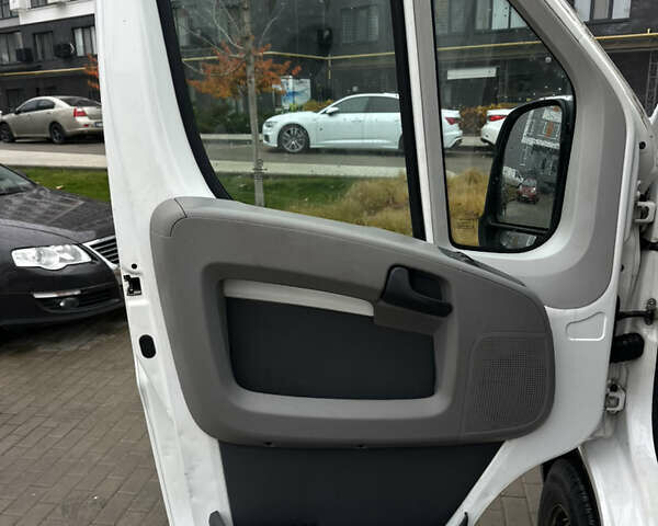 Белый Пежо Boxer, объемом двигателя 2.2 л и пробегом 260 тыс. км за 3500 $, фото 7 на Automoto.ua