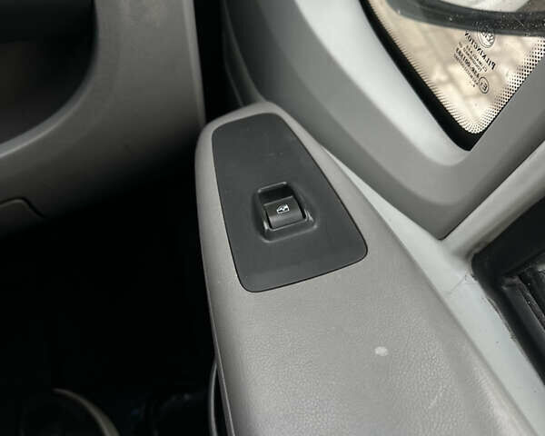 Белый Пежо Boxer, объемом двигателя 2.2 л и пробегом 260 тыс. км за 3500 $, фото 10 на Automoto.ua