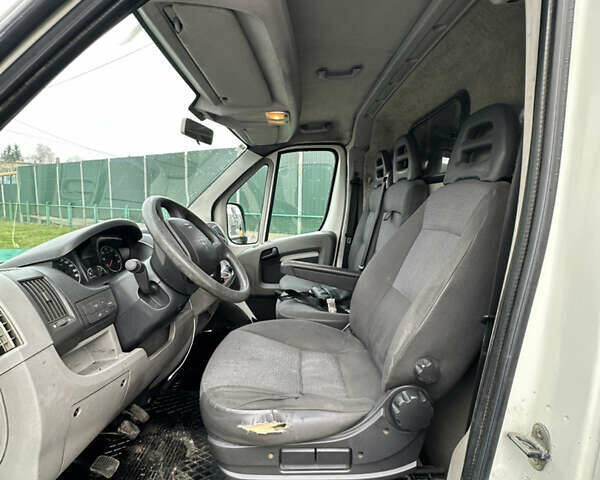 Белый Пежо Boxer, объемом двигателя 2.2 л и пробегом 400 тыс. км за 7500 $, фото 4 на Automoto.ua