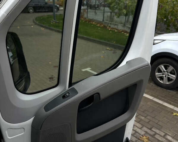 Белый Пежо Boxer, объемом двигателя 2.2 л и пробегом 260 тыс. км за 3500 $, фото 9 на Automoto.ua