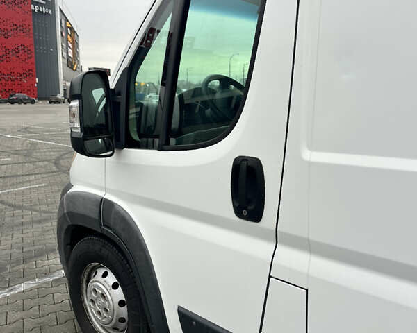 Белый Пежо Boxer, объемом двигателя 0 л и пробегом 282 тыс. км за 10000 $, фото 5 на Automoto.ua