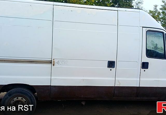 Белый Пежо Boxer, объемом двигателя 2.5 л и пробегом 300 тыс. км за 2100 $, фото 1 на Automoto.ua