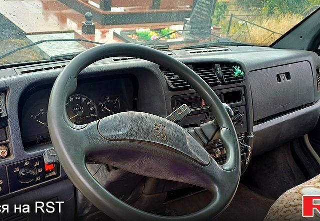 Белый Пежо Boxer, объемом двигателя 2.5 л и пробегом 300 тыс. км за 2100 $, фото 9 на Automoto.ua