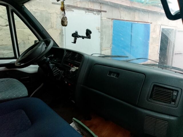 Белый Пежо Boxer, объемом двигателя 2.5 л и пробегом 515 тыс. км за 2412 $, фото 3 на Automoto.ua