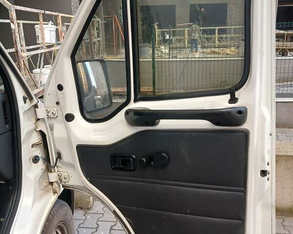 Белый Пежо Boxer, объемом двигателя 2.5 л и пробегом 500 тыс. км за 3499 $, фото 5 на Automoto.ua