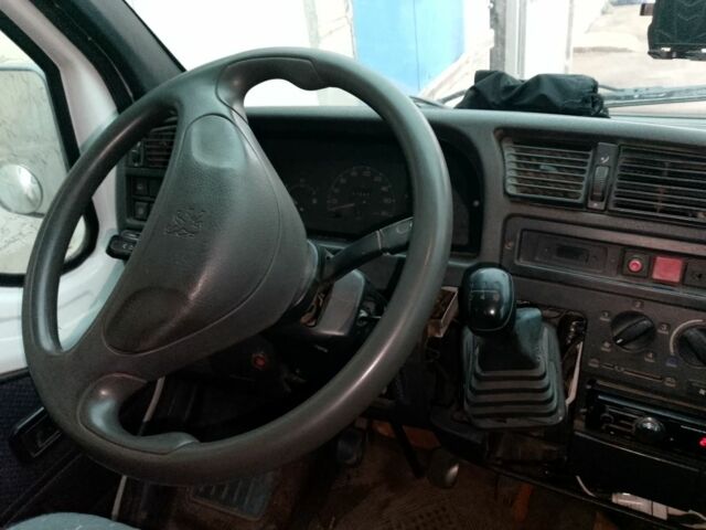 Белый Пежо Boxer, объемом двигателя 2.5 л и пробегом 515 тыс. км за 2412 $, фото 5 на Automoto.ua