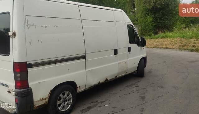 Белый Пежо Boxer, объемом двигателя 2.5 л и пробегом 40 тыс. км за 2500 $, фото 3 на Automoto.ua