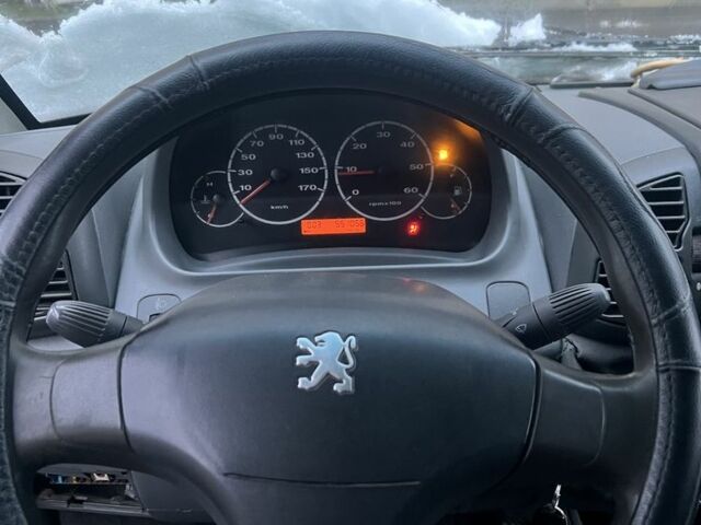 Белый Пежо Boxer, объемом двигателя 2.2 л и пробегом 551 тыс. км за 4200 $, фото 6 на Automoto.ua
