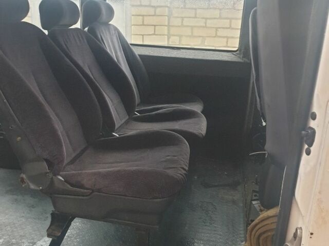 Белый Пежо Boxer, объемом двигателя 2.2 л и пробегом 65 тыс. км за 3200 $, фото 4 на Automoto.ua