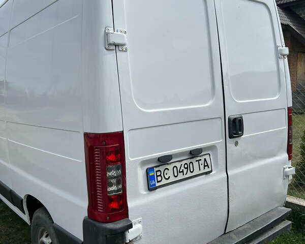 Белый Пежо Boxer, объемом двигателя 2.8 л и пробегом 400 тыс. км за 4800 $, фото 1 на Automoto.ua