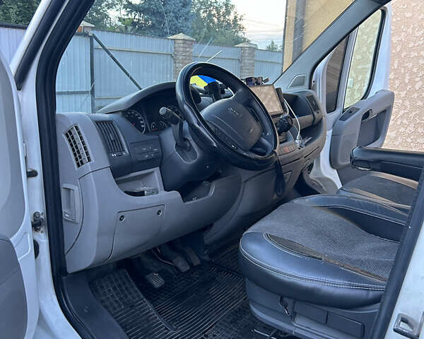 Белый Пежо Boxer, объемом двигателя 2.5 л и пробегом 600 тыс. км за 7500 $, фото 13 на Automoto.ua