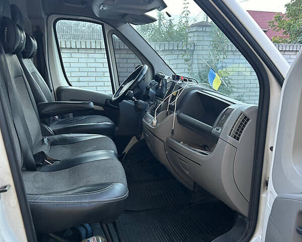 Белый Пежо Boxer, объемом двигателя 2.5 л и пробегом 600 тыс. км за 7500 $, фото 9 на Automoto.ua