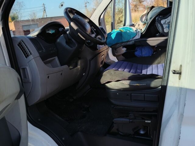 Белый Пежо Boxer, объемом двигателя 2.2 л и пробегом 300 тыс. км за 6000 $, фото 6 на Automoto.ua