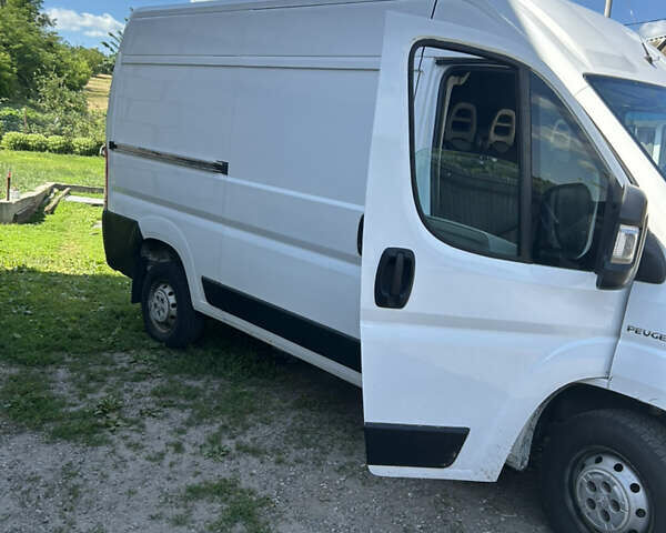 Белый Пежо Boxer, объемом двигателя 2.2 л и пробегом 400 тыс. км за 7500 $, фото 3 на Automoto.ua