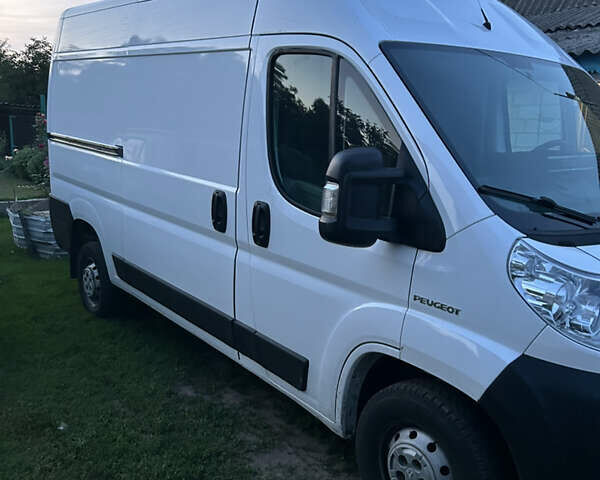 Белый Пежо Boxer, объемом двигателя 2.2 л и пробегом 400 тыс. км за 7500 $, фото 1 на Automoto.ua