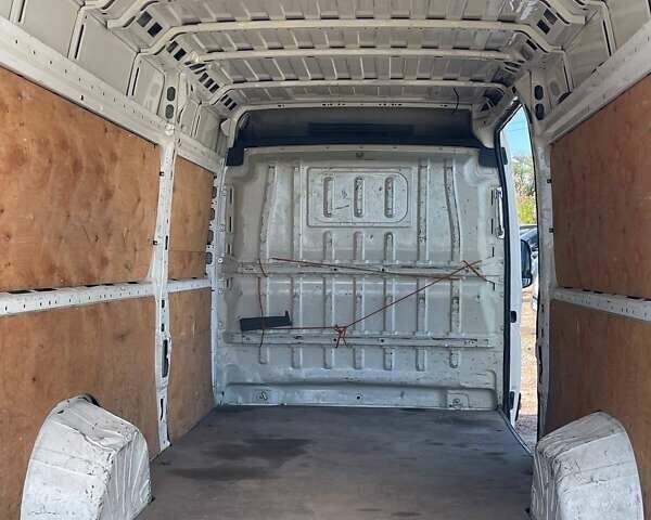 Белый Пежо Boxer, объемом двигателя 2 л и пробегом 334 тыс. км за 12000 $, фото 9 на Automoto.ua