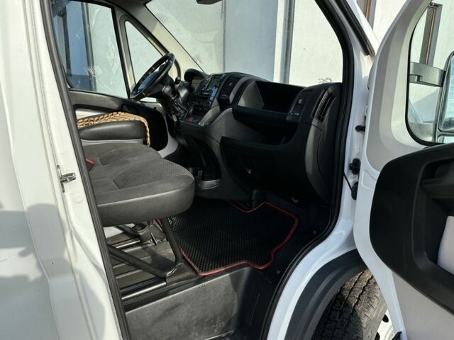 Білий Пежо Boxer, об'ємом двигуна 2 л та пробігом 600 тис. км за 11500 $, фото 6 на Automoto.ua