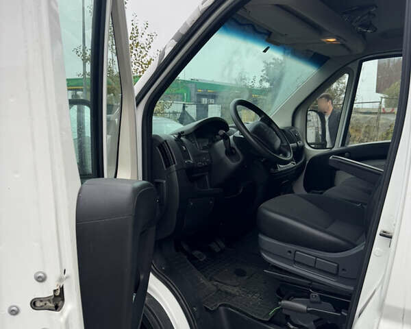 Белый Пежо Boxer, объемом двигателя 2.2 л и пробегом 177 тыс. км за 15500 $, фото 3 на Automoto.ua