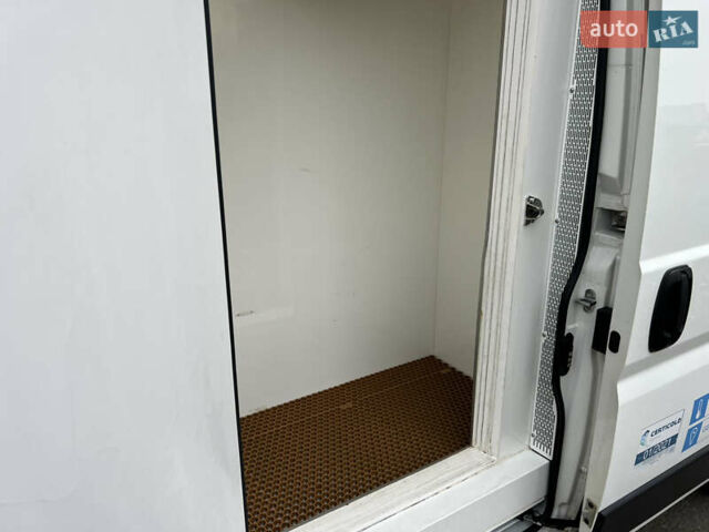 Белый Пежо Boxer, объемом двигателя 2 л и пробегом 312 тыс. км за 15000 $, фото 4 на Automoto.ua