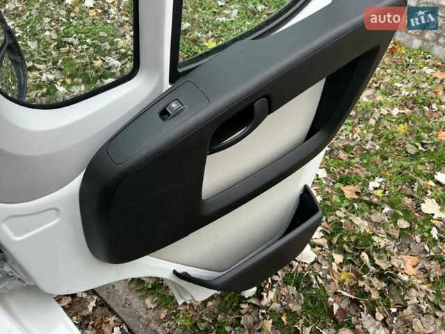 Белый Пежо Boxer, объемом двигателя 2 л и пробегом 312 тыс. км за 15000 $, фото 27 на Automoto.ua