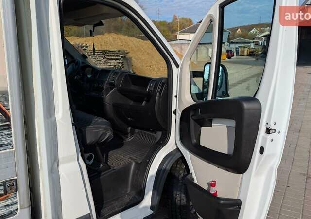 Белый Пежо Boxer, объемом двигателя 0 л и пробегом 260 тыс. км за 18500 $, фото 4 на Automoto.ua