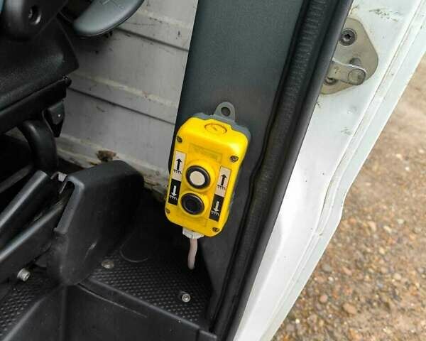 Белый Пежо Boxer, объемом двигателя 2.8 л и пробегом 50 тыс. км за 12000 $, фото 6 на Automoto.ua