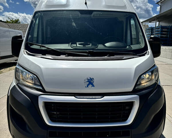 Белый Пежо Boxer, объемом двигателя 2.2 л и пробегом 163 тыс. км за 25000 $, фото 1 на Automoto.ua
