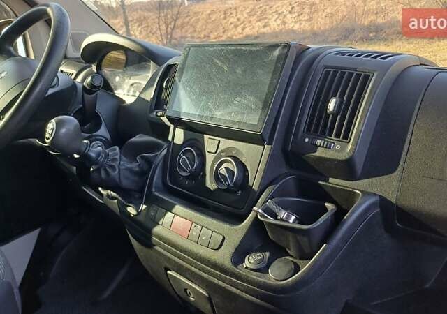 Черный Пежо Boxer, объемом двигателя 2.2 л и пробегом 409 тыс. км за 8500 $, фото 5 на Automoto.ua