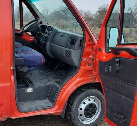 Красный Пежо Boxer, объемом двигателя 2.5 л и пробегом 290 тыс. км за 1200 $, фото 4 на Automoto.ua