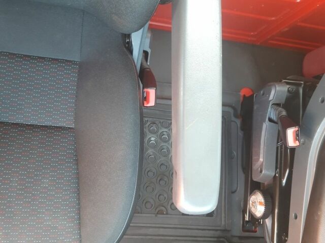 Красный Пежо Boxer, объемом двигателя 2 л и пробегом 155 тыс. км за 18000 $, фото 13 на Automoto.ua