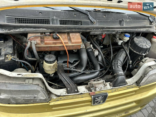 Желтый Пежо Boxer, объемом двигателя 2.5 л и пробегом 420 тыс. км за 2500 $, фото 2 на Automoto.ua