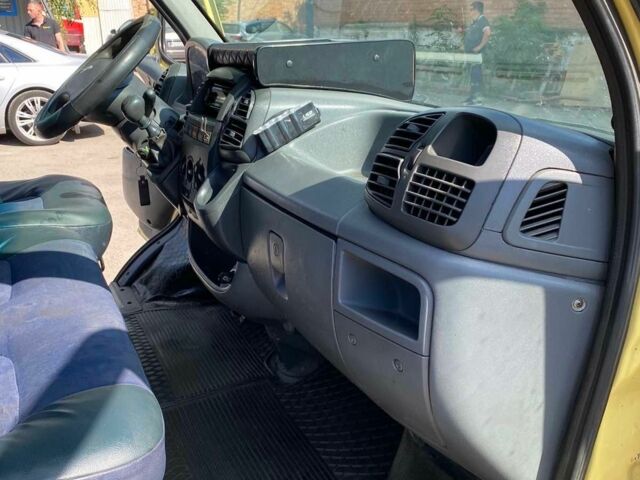 Желтый Пежо Boxer, объемом двигателя 2.8 л и пробегом 300 тыс. км за 4523 $, фото 2 на Automoto.ua