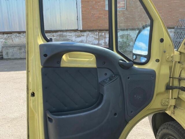 Желтый Пежо Boxer, объемом двигателя 2.8 л и пробегом 300 тыс. км за 4523 $, фото 7 на Automoto.ua