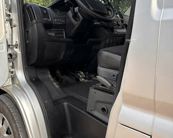 Серый Пежо Boxer, объемом двигателя 2.2 л и пробегом 90 тыс. км за 15000 $, фото 10 на Automoto.ua