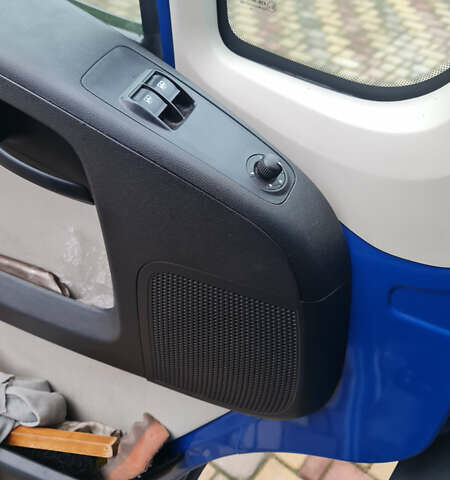 Синий Пежо Boxer, объемом двигателя 3 л и пробегом 433 тыс. км за 17000 $, фото 13 на Automoto.ua