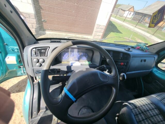 Зеленый Пежо Boxer, объемом двигателя 2.5 л и пробегом 300 тыс. км за 2000 $, фото 2 на Automoto.ua