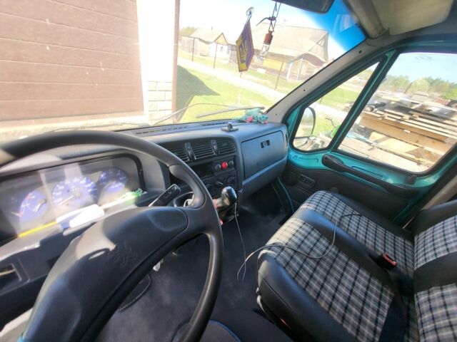 Зеленый Пежо Boxer, объемом двигателя 2.5 л и пробегом 300 тыс. км за 2000 $, фото 3 на Automoto.ua