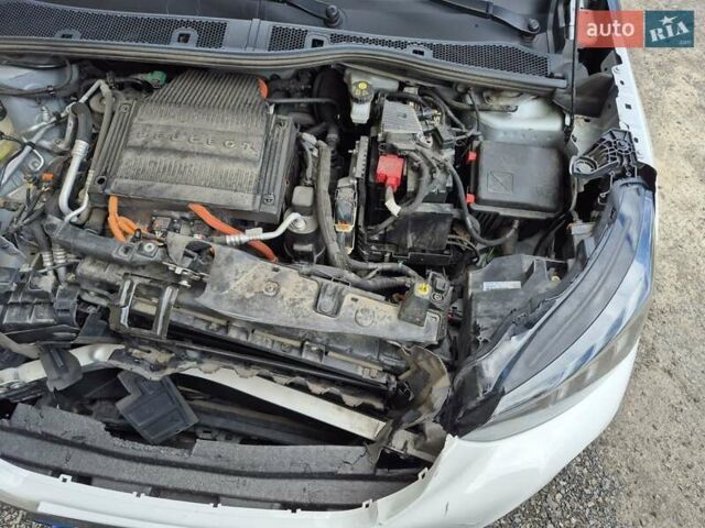 Белый Пежо e-2008, объемом двигателя 0 л и пробегом 110 тыс. км за 11500 $, фото 20 на Automoto.ua